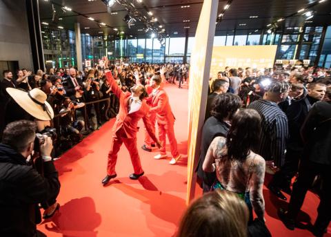 Musiker auf dem roten Teppich der Swiss Music Awards