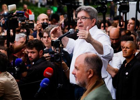 Jean-Luc Mélenchon am Sonntag in Paris nach den ersten Ergebnissen der Parlamentswahl