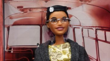 Rosa-Parks-Barbie-Puppe in der Verkaufsverpackung