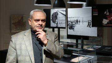 Jacques Baud bei einer Ausstellungseröffnung in Morges