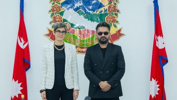 Balendra Shah mit der Schweizer Botschafterin Elisabeth von Capeller