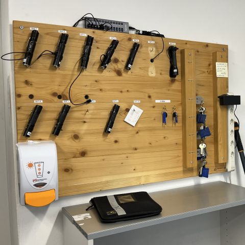 Foto aufgehängter Taschenlampen