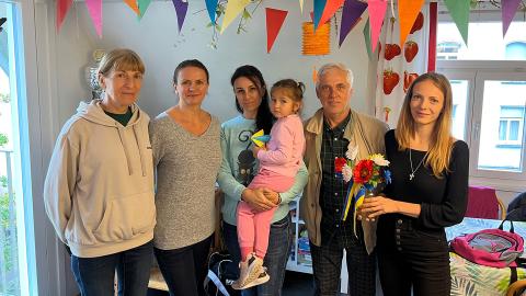 Olena Medianik, Iryna Petrychko, Tetiana Kleba mit Tochter, Oleh Sitiaschenko und Maryna Medianik im St. Galler Solidaritätshaus