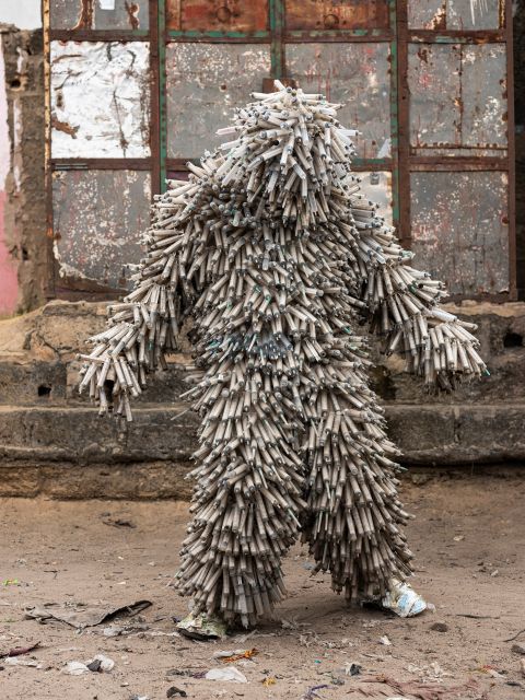 Flory Sinanduku: Figur aus Spritzen.
