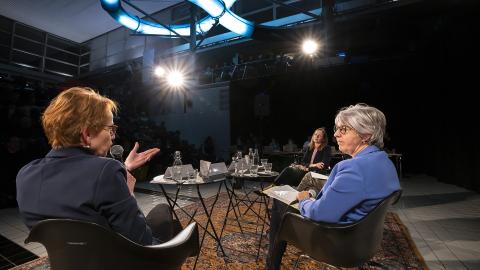 Eva Herzog, Elisabeth Baume-Schneider und Evi Allemann bei einem Podium