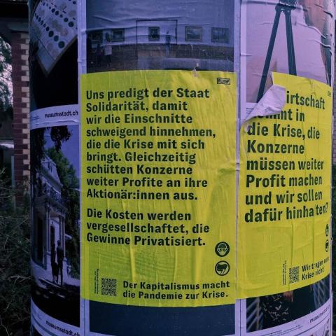 Plakate des Revolutionären Jugendbündnisses Winterthur an einer Plakatsäule