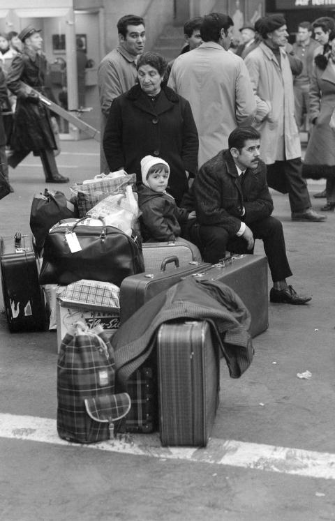 Italienische Familie 1970 im Zürcher Hauptbahnhof