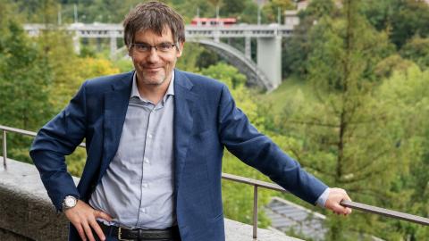 Roger Nordmann hinter dem Bundeshaus