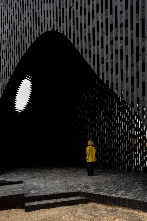 begehbare Skulptur «Kwaeε» von Adjaye Associates aus Ghana