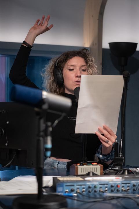 Emma Thibert in der Sendung «La Quotidienne» auf Radio Vostok