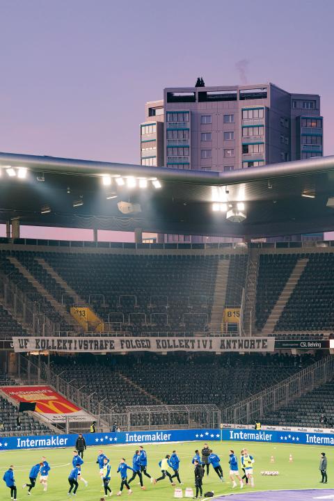 leerer Gästesektor des Berner Wankdorfstadions vor Anpfiff des Spiels Young Boys gegen Grasshoppers
