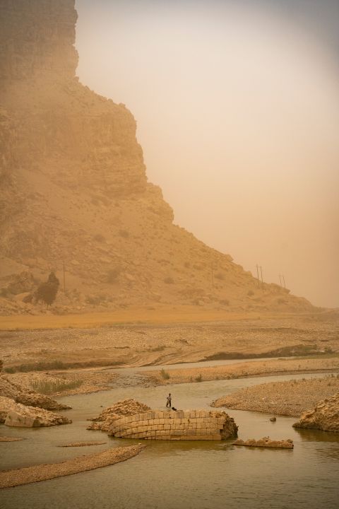 eine eingefallene Brücke über den Fluss Karkheh bei Poldokhtar, Iran