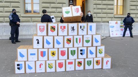 Unterschriften-Einreichung der Volksinitiative «Fuer Freiheit und koerperliche Unversehrtheit (STOPP Impfpflicht)» am 16. Dezember 2021 in Bern