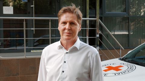 Jürg Eglin vor dem IKRK-Büro in Kyjiw