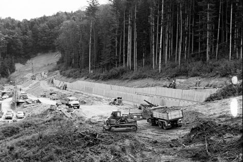 Baumaschinen beim Bau der St. Galler Stadtautobahn