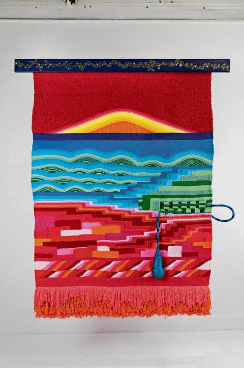 Desire Moheb-Zandi, Morning Sunrise, 2020, Baumwolle, Wolle, Seide, ­Akryl, Nylon, Polyfill, Seil, Holz, Farbe, 160 × 130 cm