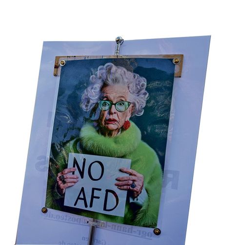 Plakat von Oma gegen Rechts in Erfurt