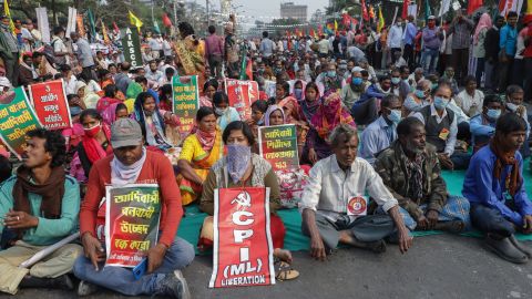 Bäuer:innen an einem Streik in Indien im Jahr 2020