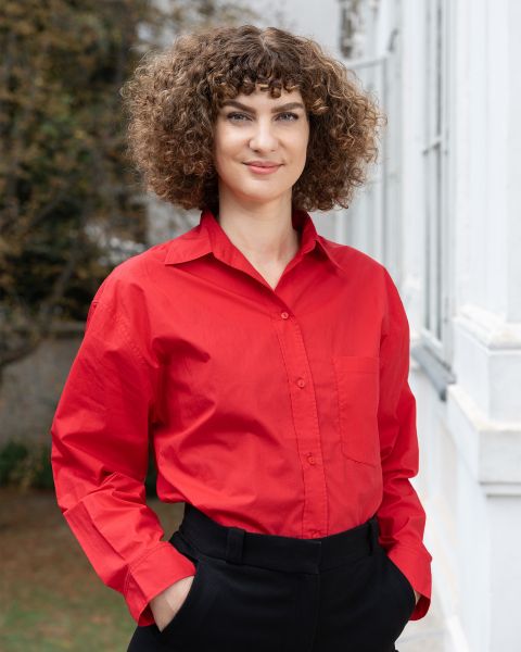 Portraitfoto von Laura Wiesböck