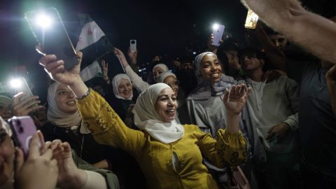 Feiernde Frauen auf dem Umayyad-Platz in Damaskus