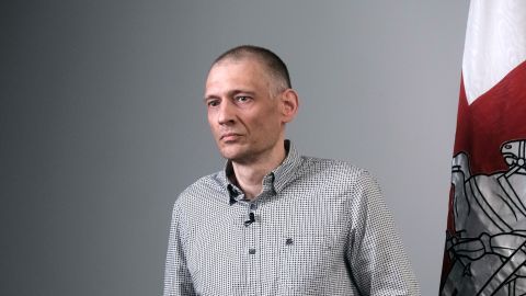 Sjarhej Zichanouski bei der Medienkonferenz nach seiner Freilassung