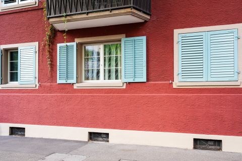 die gleiche Hauswand wo das Graffiti entfernt wurde