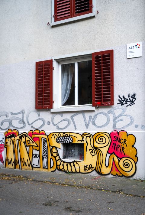 Hauswand mit Graffiti