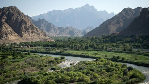 Grenzfluss Araks bei der Stadt Meghri