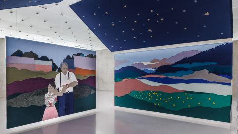 Stoffcollagen von Małgorzata Mirga-Tas im Kunsthaus Bregenz