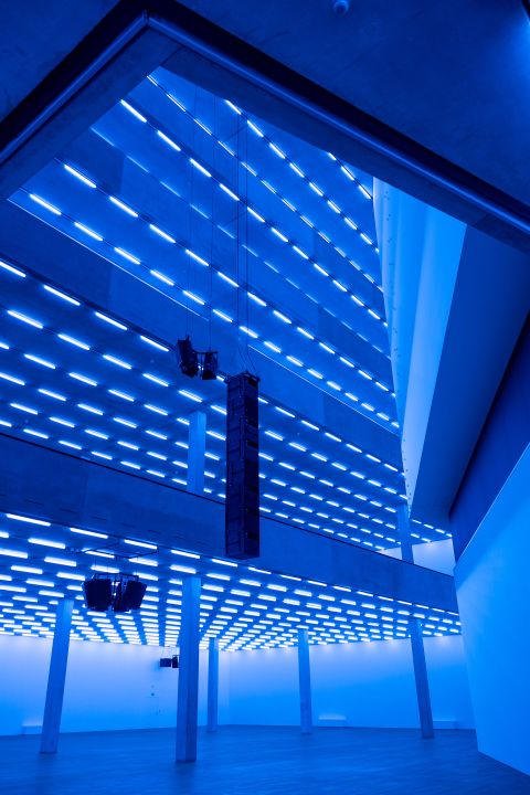 Raum im Schaulager mit der Kunstinstallation «Bass»