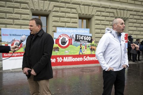 SVP-Präsident Marcel Dettling (links) mit dem Berner SVP-Nationalrat Manfred Bühler