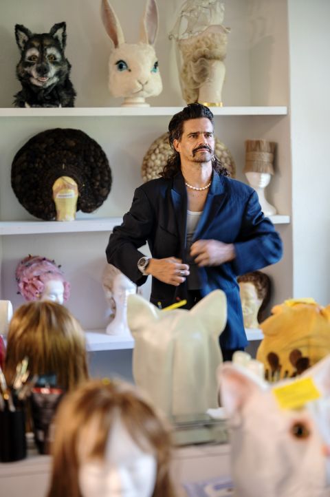 Mathieu Bertholet in der Werkstätte des Theaters Neumarkt