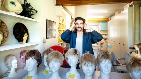 Mathieu Bertholet in der Werkstätte des Theaters Neumarkt.