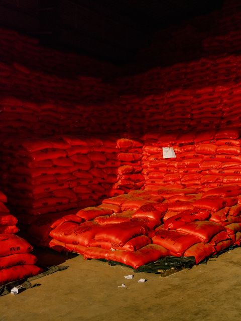 Paletten mit Reis-Säcken