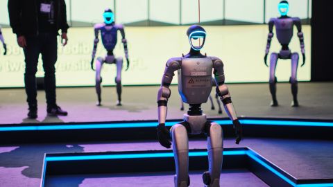 humanoide Roboter am «AI+X Summit» 