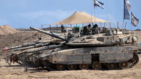  Panzer in Bereitschaft an der Grenze zu Gaza
