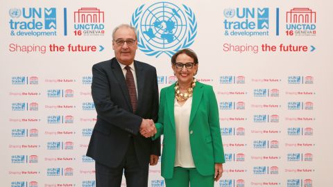  Rebeca Grynspan mit Bundesrat Guy Parmelin