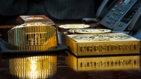 Rolex-Tischuhr auf Donald Trumps Schreibtisch im Oval Office