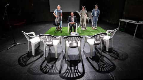 Bühnenfoto des Theaterstück «Mülheim Absturz Ruhr»