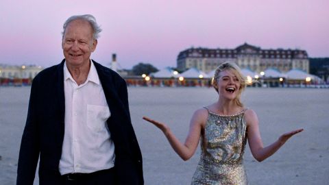 Filmstill aus «Sentimental Value»: Stellan Skarsgård und Elle Fanning
