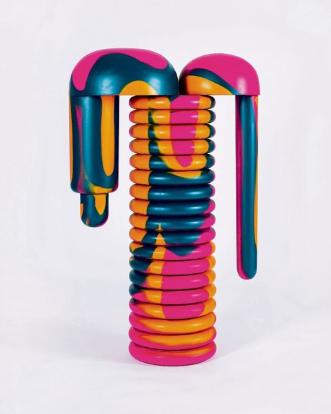 Maja Behrmann, ohne Titel (Glu), 2022, Lack, Holz, Epoxidharz, 106,7 × 65 × 37 cm