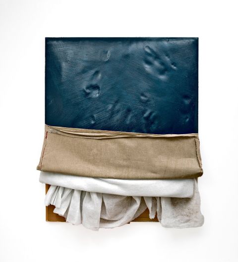 Franziska Reinbothe, Dame mit gelüpftem Rock, 2014, Acryl und Lack auf Nessel, Pappe, Dargonwatte, 180 × 150 × 20 cm