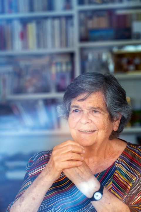 Ruth Dreifuss im Sommer 2025 beim Interview in ihrer Wohnung