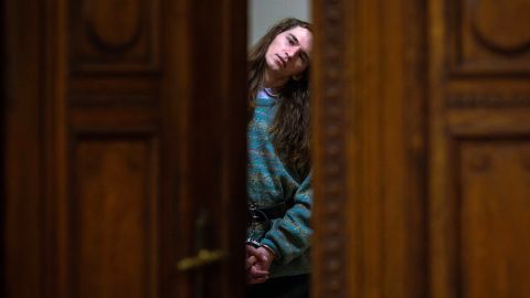 Maja T. am 22. Januar vor dem Gerichtssaal in Budapest