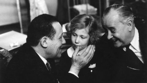 Kurt Hirschfeld mit Tochter Ruth und Drehbuchautor Richard Schweizer 1961