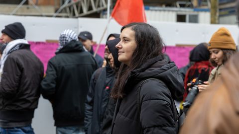 Ines Tanović bei einer Demonstration in Zürich