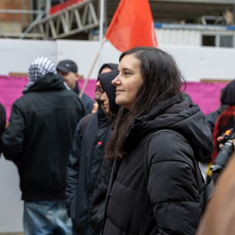 Ines Tanović bei einer Demonstration in Zürich