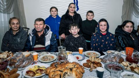 Rada Kalandia feiert mit geflüchteten Rom:nja am 7. Januar Weihnachten in ihrem Aufnahmezentrum