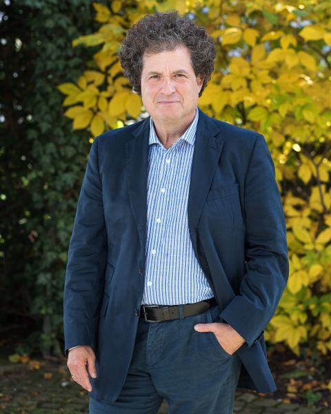 Portraitfoto von Hanno Loewy