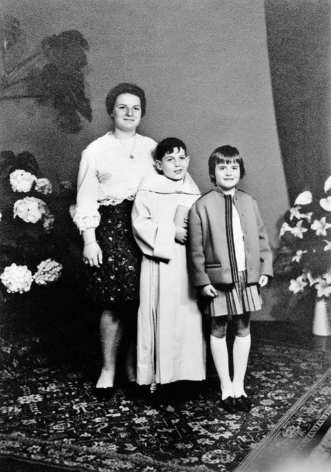 Ursula bei der Erstkommunion ihres Bruders